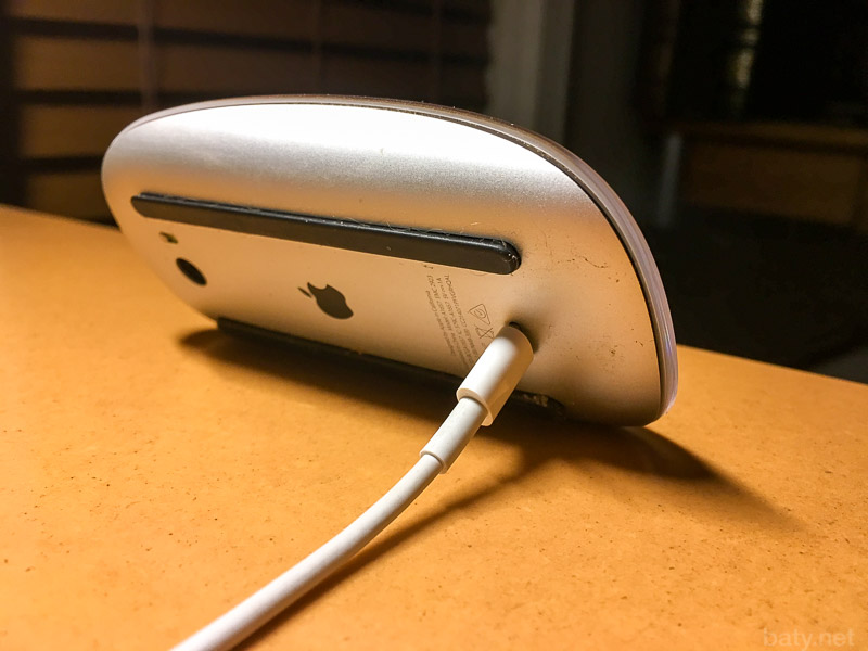 Mouse /img/2016/Charging-the-Apple-Mouse.jpg