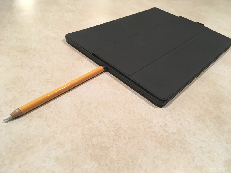 Pencil /img/2016/Charging-the-Apple-Pencil.jpg