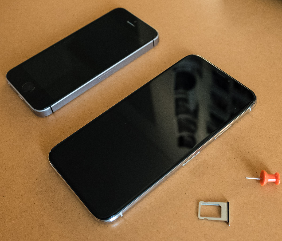 iPhone X and iPhone SE